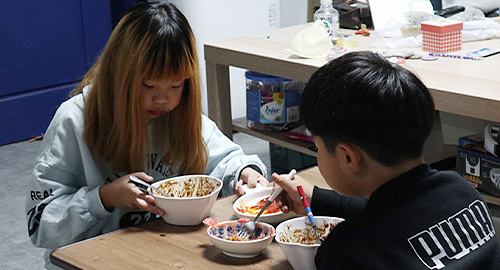 10살 연희의 허기진 한 끼